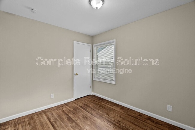 Building Photo - 270 Estridge Rd