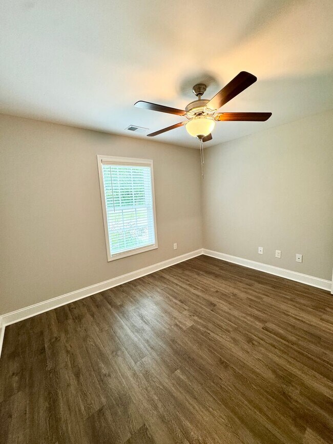 Building Photo - 3 Bedroom, 2 Bath in Conway! No HOA, Plent...