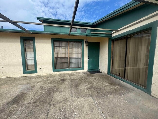 Building Photo - 1047 Manor Dr