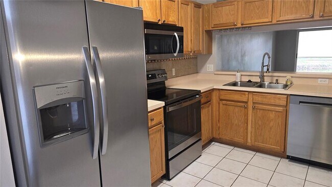 Building Photo - 4638 Sabal Key Dr