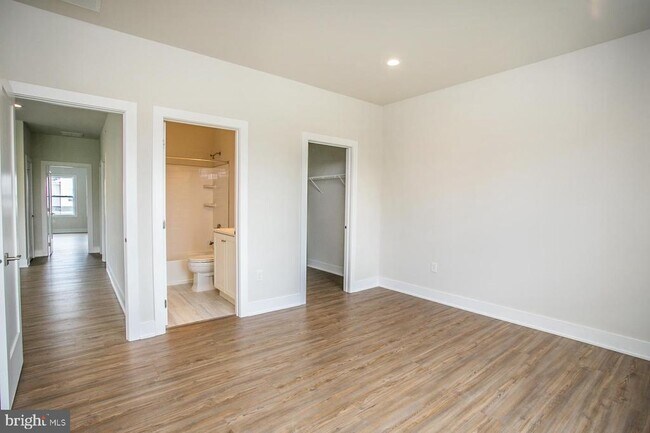 Building Photo - 665 Levering St