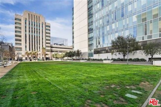 Building Photo - 108 W 2nd St