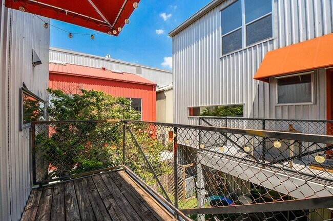 Building Photo - 824 Robin St