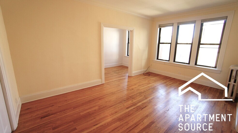 Building Photo - 2704 N Sawyer Ave