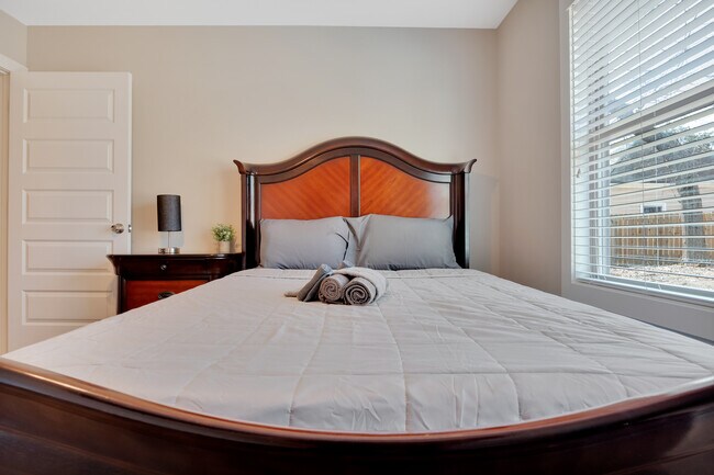 Building Photo - 764 Mary Ln