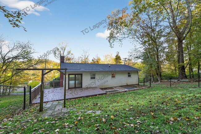 Building Photo - 320 Diamond Ave