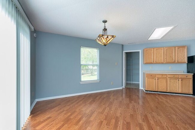 Building Photo - Large 4 Bedroom in Fishers!