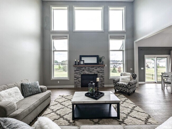 Building Photo - 285 Madison Dr
