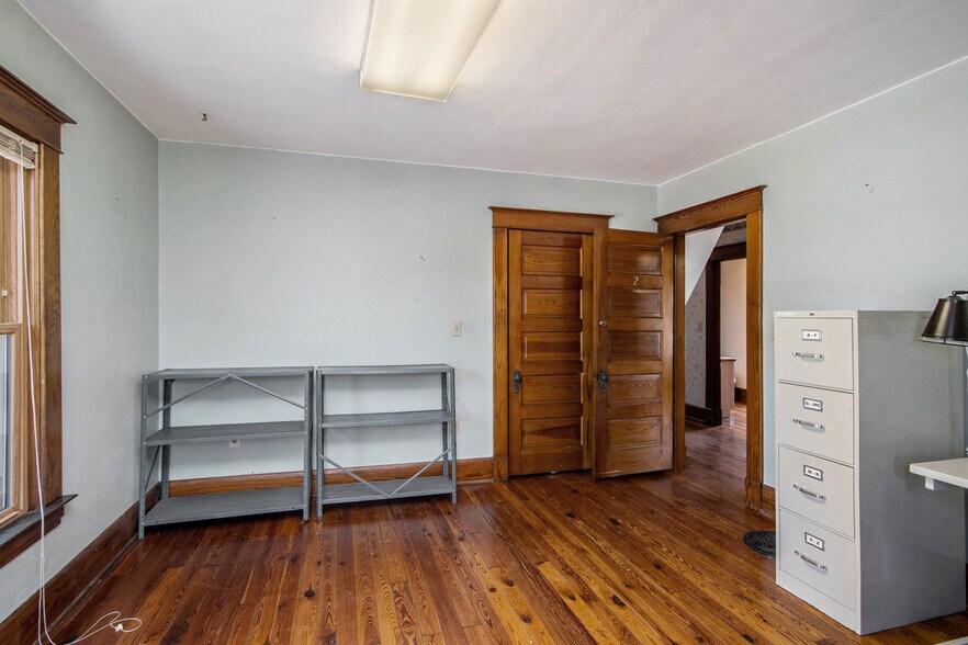 Upstairs Bedroom - 1403 S Burdick St