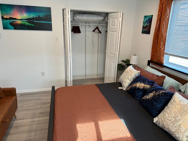 Building Photo - 3826 W 9th St