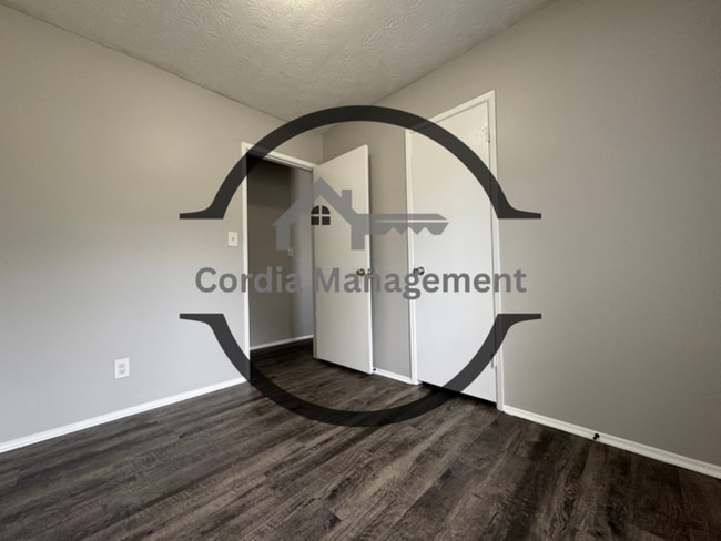 Building Photo - Fenced in 4 Bedroom 1.5 bathroom Home located in Jonesboro