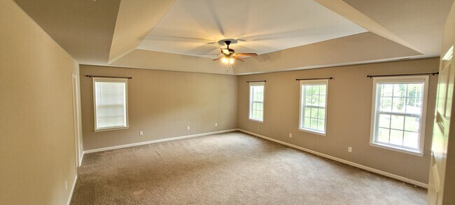 Building Photo - 8 Holly Springs Ln