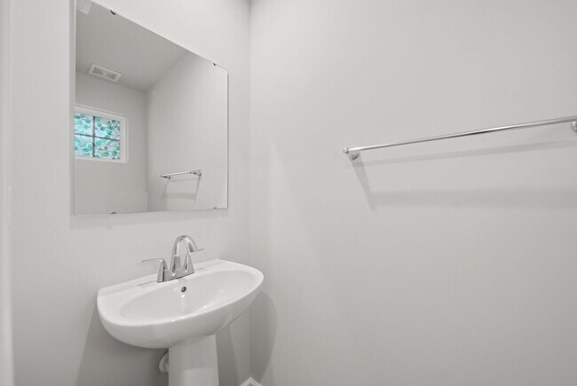 Building Photo - Modern 3 Bed 2.5 Bath Townhome in Bear Park Community