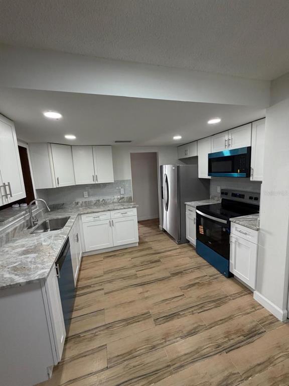 Building Photo - 933 Woodland Dr