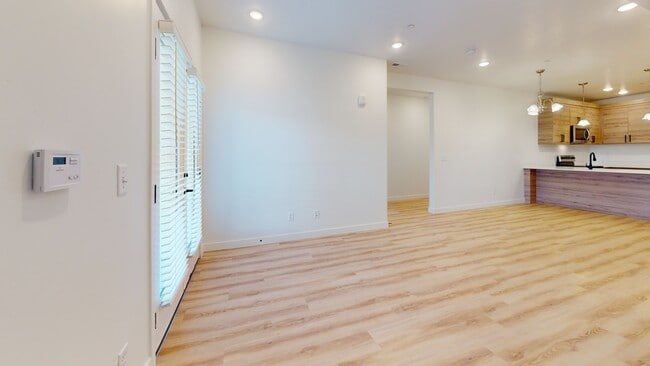 Building Photo - 1136 W State St