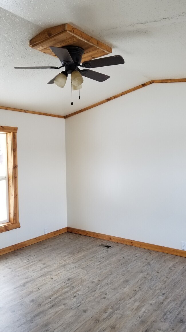 Building Photo - Mountain View Estates