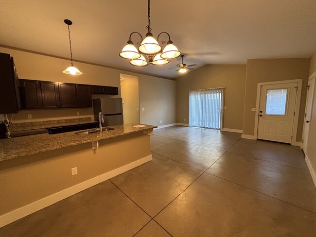 Building Photo - 3514 Sunflower Dr