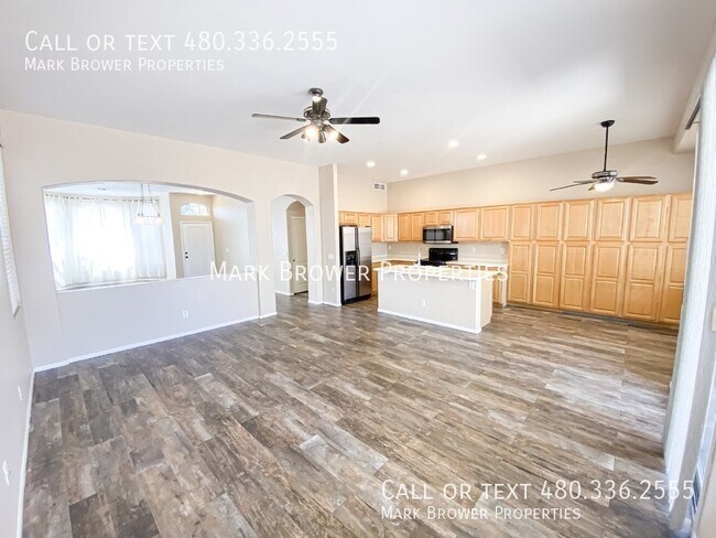 Building Photo - 3918 E Juanita Ave