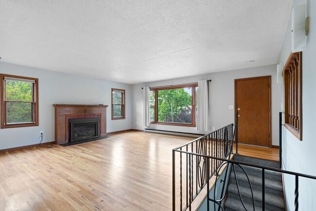 Primary Photo - 6409 SE Belmont St