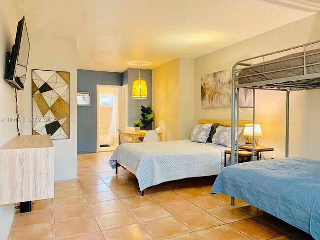 Building Photo - 825 Euclid Ave