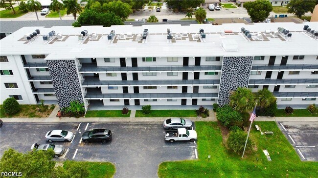 Building Photo - 4906 Victoria Dr
