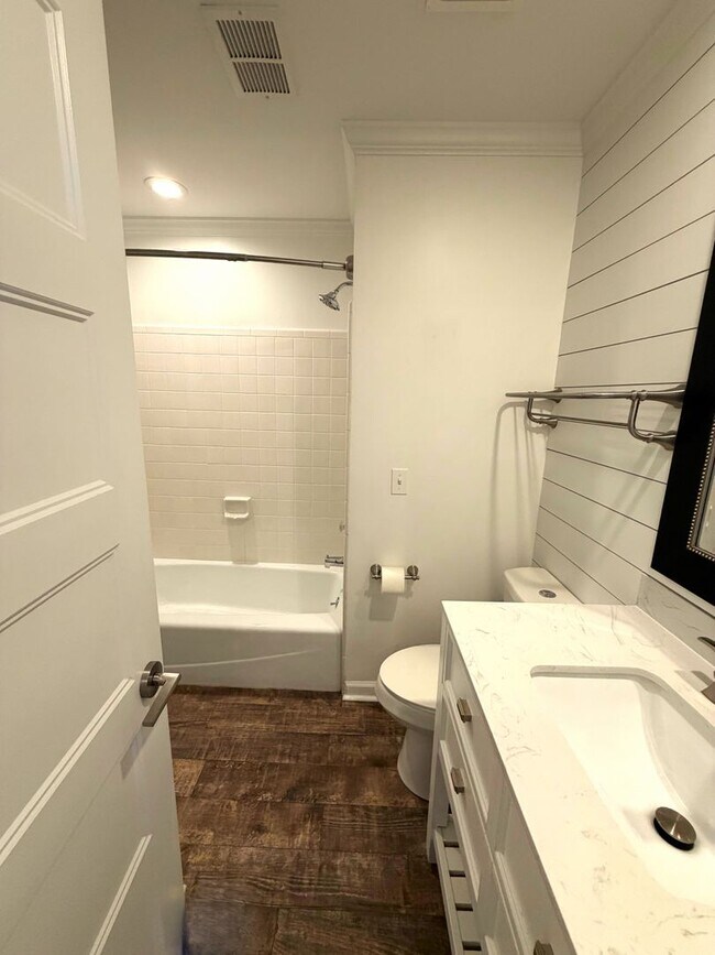 Building Photo - 646 Portside Dr