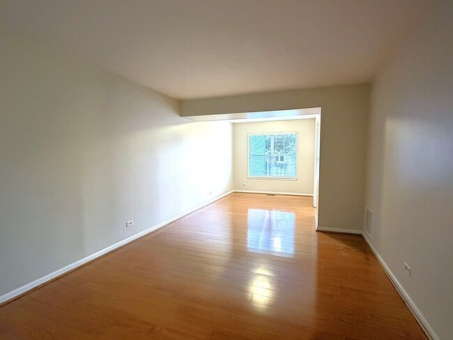 Building Photo - 800 Stanford Ln