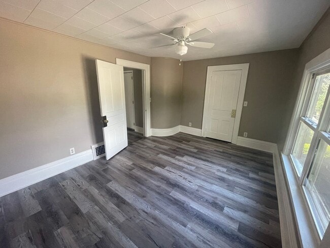 Building Photo - 1211 Otter Ave