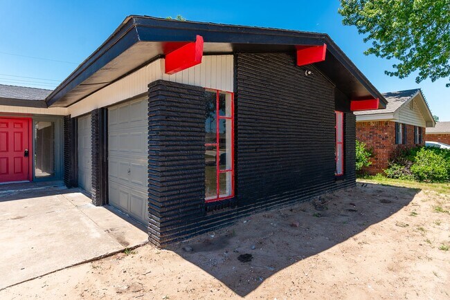 Building Photo - Fully Renovated 3-Bedroom Home in Bethany ...