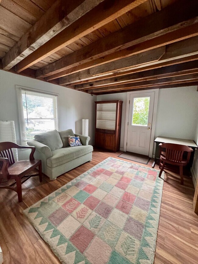 Building Photo - Spacious 3-Bedroom| Downtown Newnarket| Available NOW!