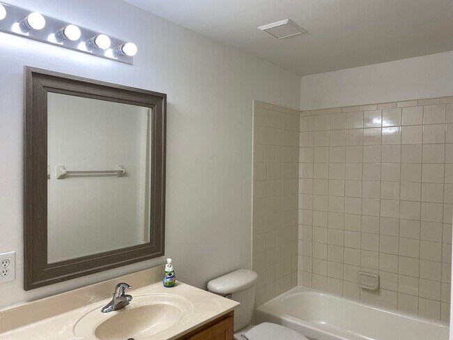 Building Photo - 925 Imperial Lake Rd