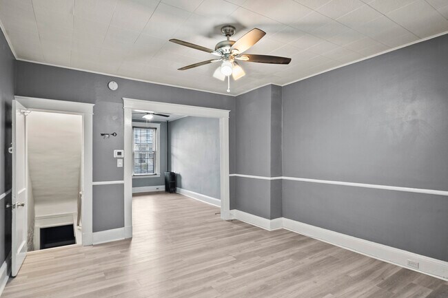 Building Photo - 1109 W 40th St