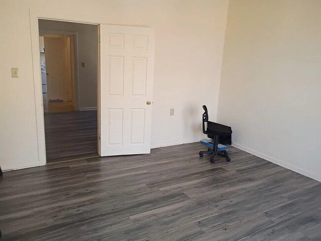 Building Photo - 207 S Maple Ave