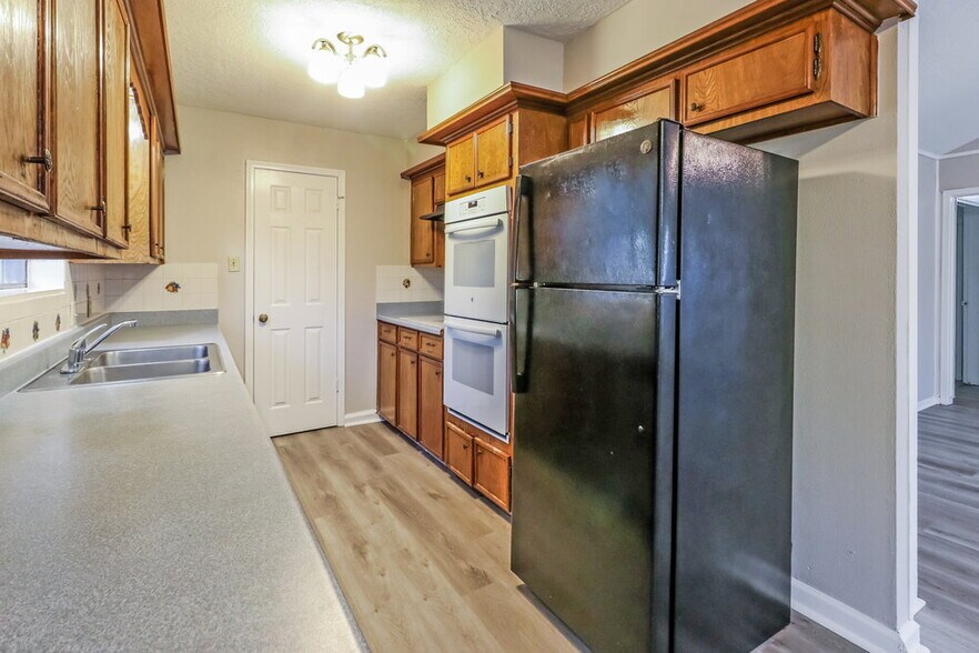 Building Photo - 4714 Glendower Dr