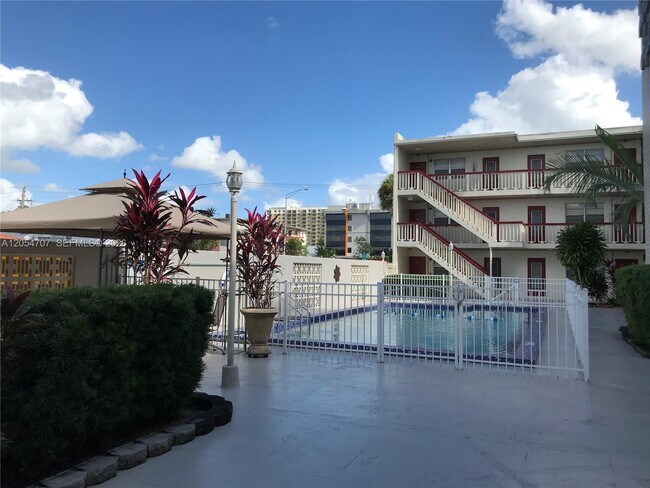 Building Photo - 4410 W Flagler St