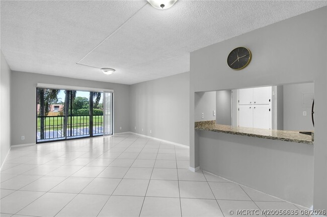 Building Photo - 1008 Green Pine Blvd