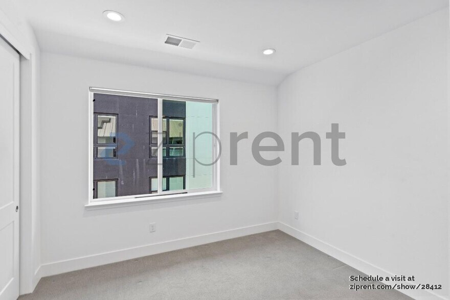 Building Photo - Unit