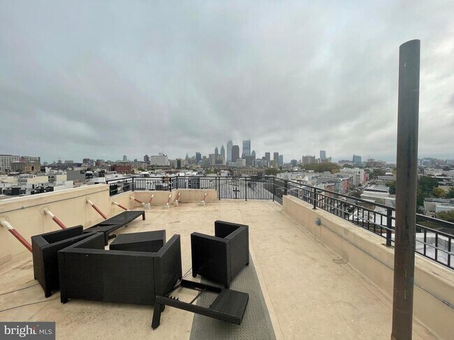 Building Photo - 1637 Poplar St