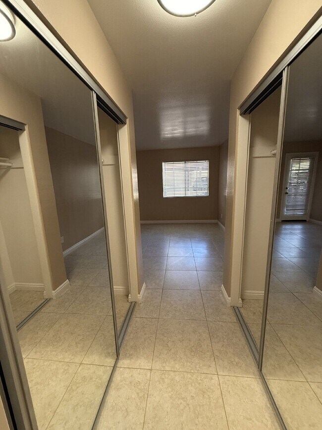 Building Photo - 6991 Ballena Way