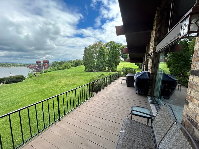 Building Photo - 2 South Pt