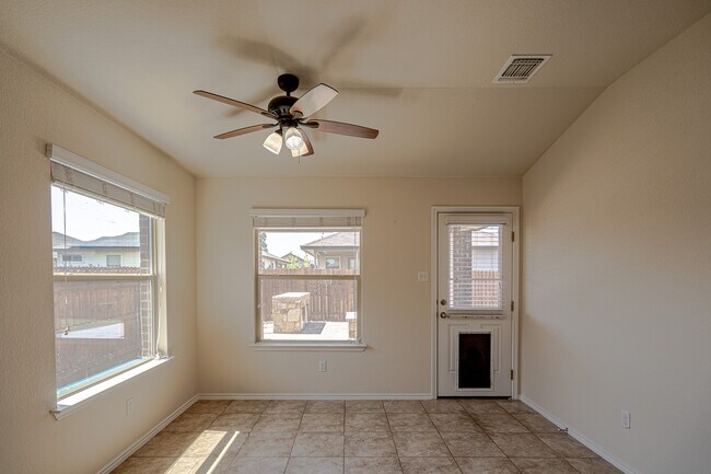 Building Photo - 121 Hematite Ln