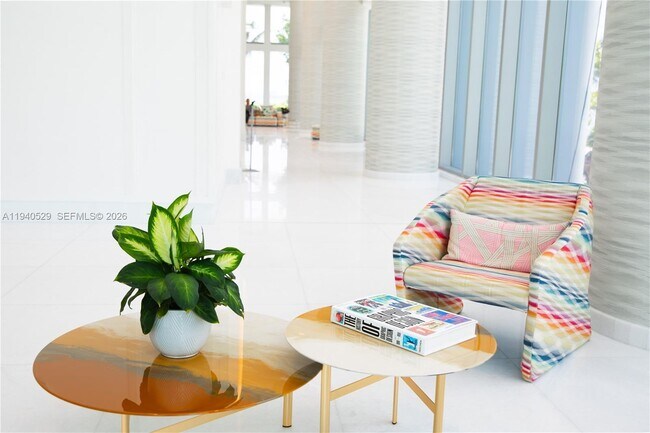 Building Photo - 700 NE 26th Terrace