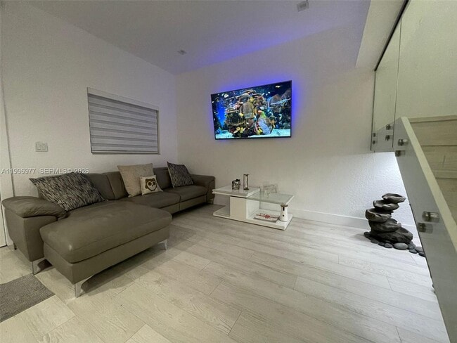 Building Photo - 325 NW 19th Ln