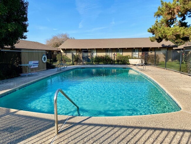 Building Photo - $1,635 Millbrook & Shaw, 2 Bedroom Condo -...