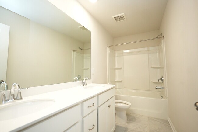 Building Photo - Spacious 4-Bedroom Home with Modern Comforts