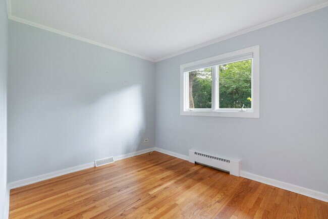 Building Photo - 301 N Derbyshire Ave