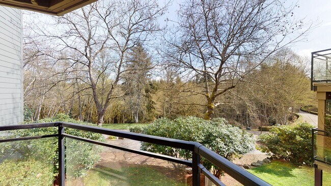 Building Photo - Gold Pointe condo!  2 Bed, 2 Bath Condo w/2 parking spaces, MOVE IN SPECIAL - Available NOW!