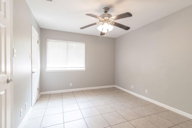 Building Photo - 1810 Nicole Cir
