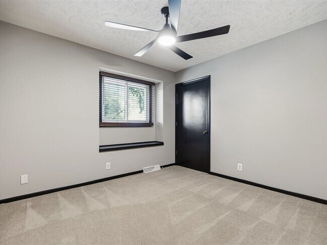 Building Photo - 15665 Fountain Hills Dr