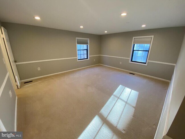 Building Photo - 9400 Candleberry Ct